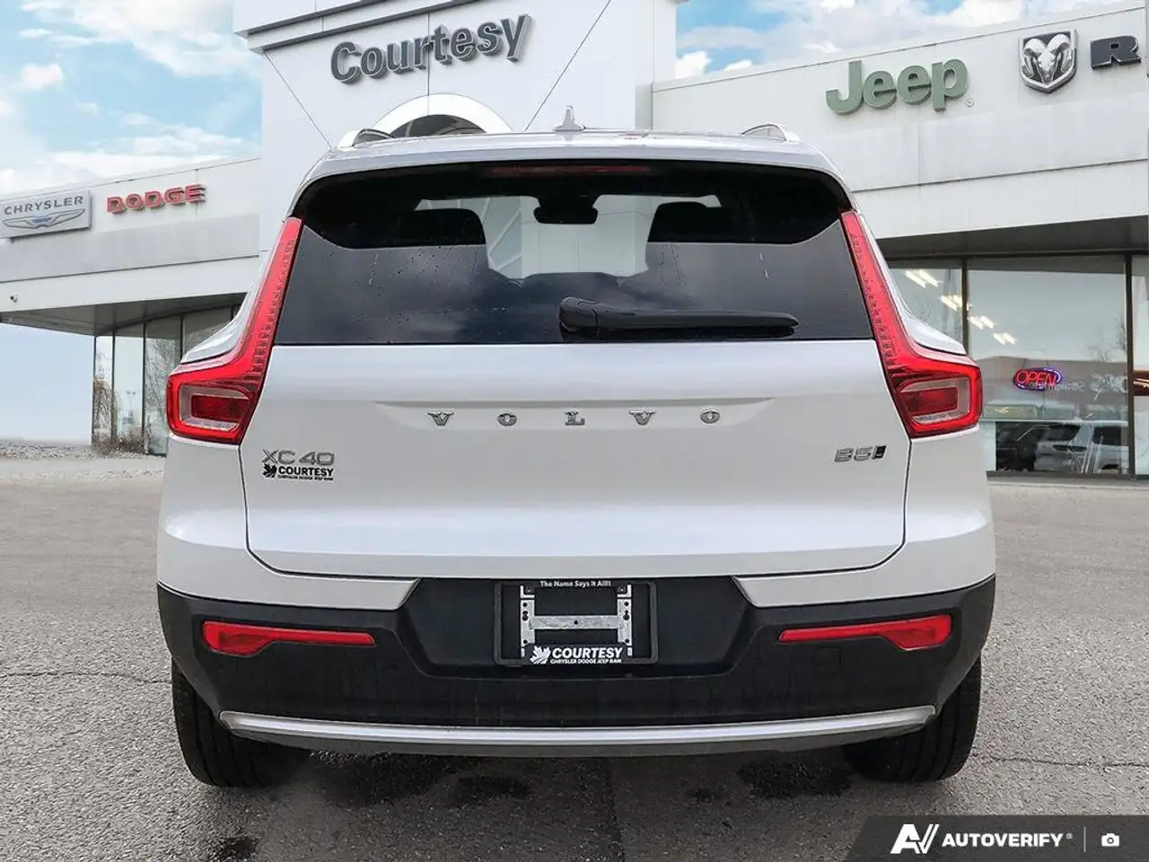 Volvo XC40 снимка Volvo XC40