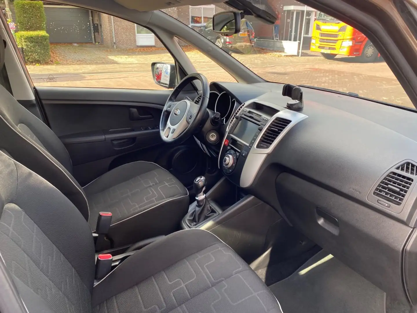 Kia Venga 1.4 CVVT EXECUTIVELINE / NAVI / CAMERA / TREKHAAK Brun - 2