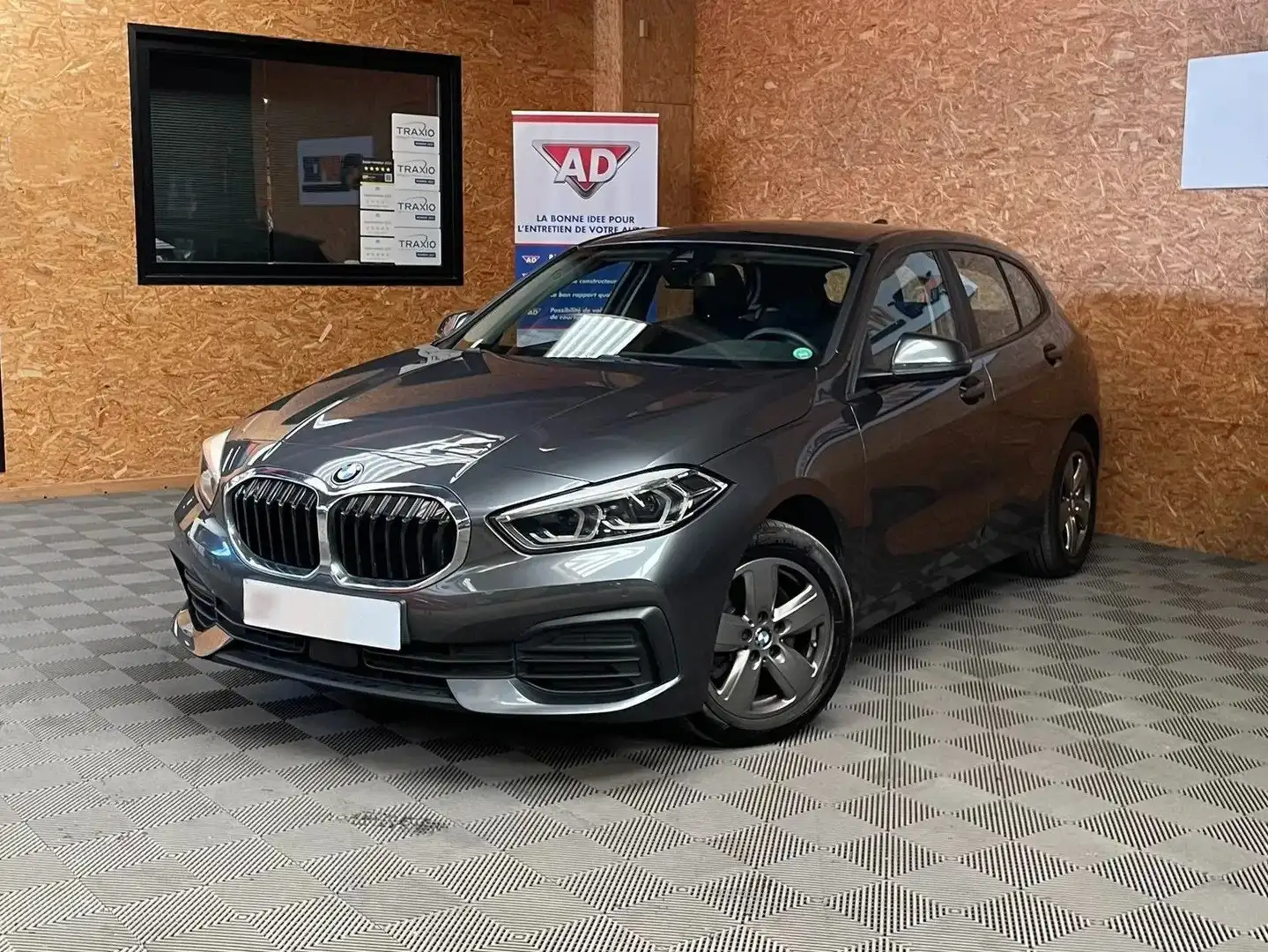 BMW 116 1.5 BUSINESS ADVANT HILL/PDC/NAVI/MEDIA/ACC Gris - 1