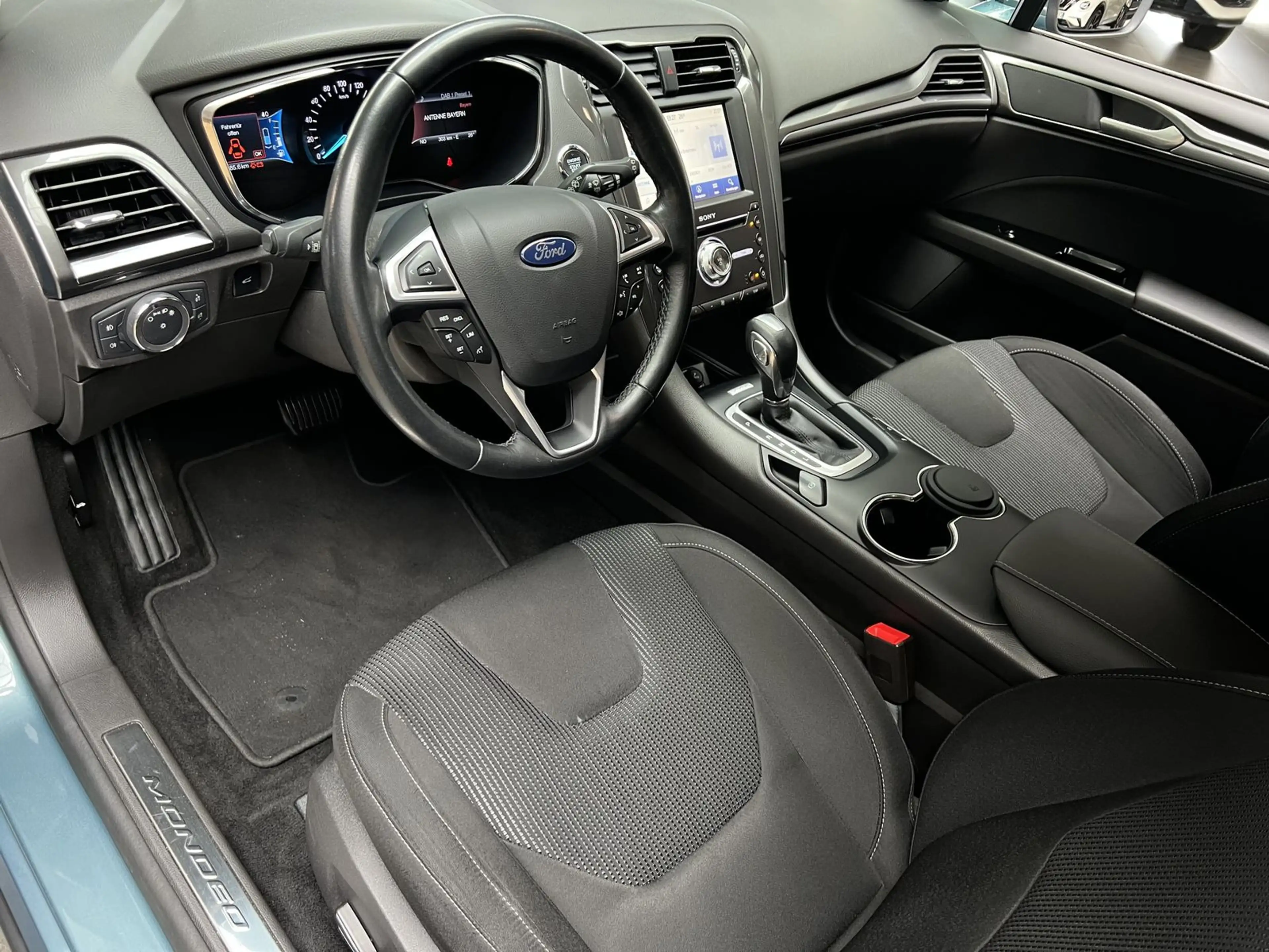 Ford Mondeo Hybrid Kamera Navi CarPlay/Android — photo 3
