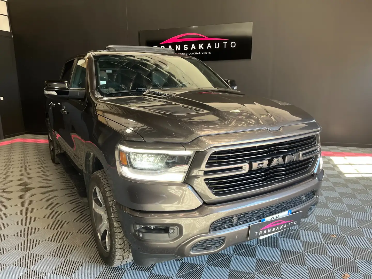 Dodge RAM V8 5.7 HEMI 395 SPORT Gris - 2