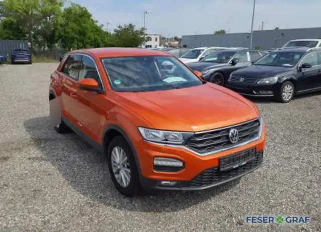 Volkswagen T-Roc view 4