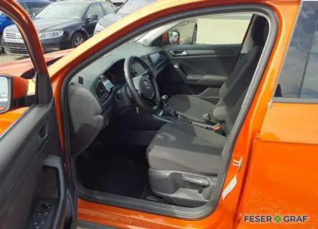 Volkswagen T-Roc view 7
