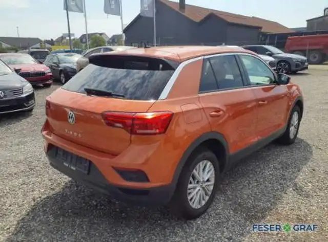 Volkswagen T-Roc view 5