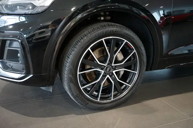 Audi Q5 view 7