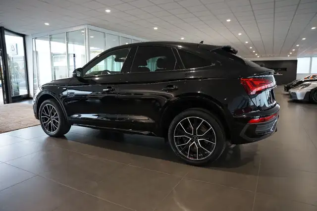 Audi Q5 view 2