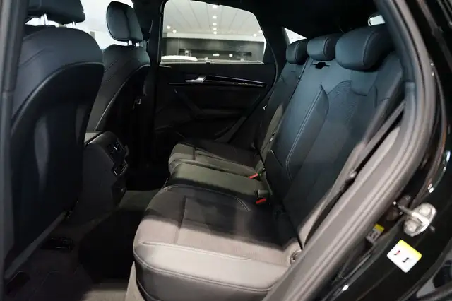 Audi Q5 view 10