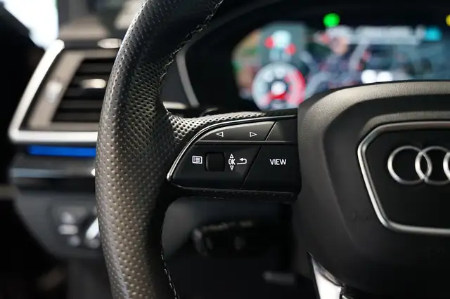 Audi Q5 view 14