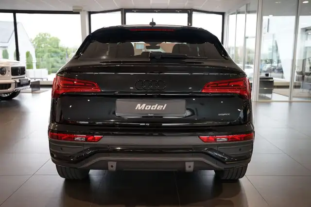 Audi Q5 view 5