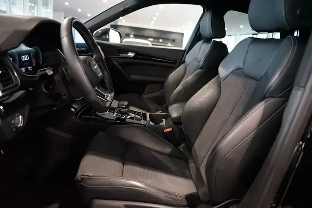 Audi Q5 view 8