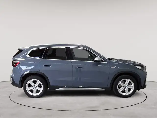 BMW X1 view 3