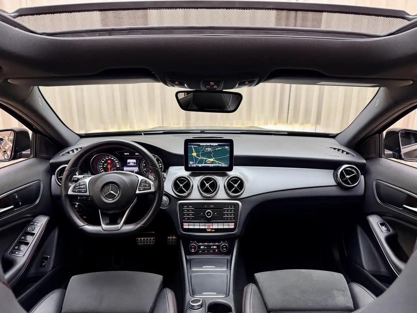 Mercedes-Benz GLA 250 4Matic *AMG* Panoramadak / Leder/Alcantara / Stoel Noir - 2