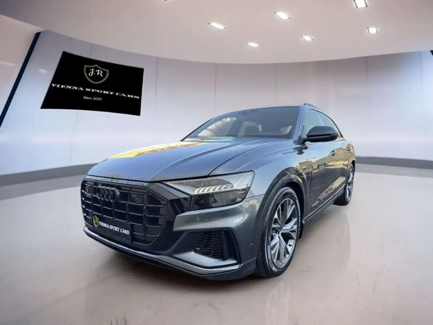 Audi Q8 60 TFSI e quattro*S-Line*Black-Paket* Grau - 1