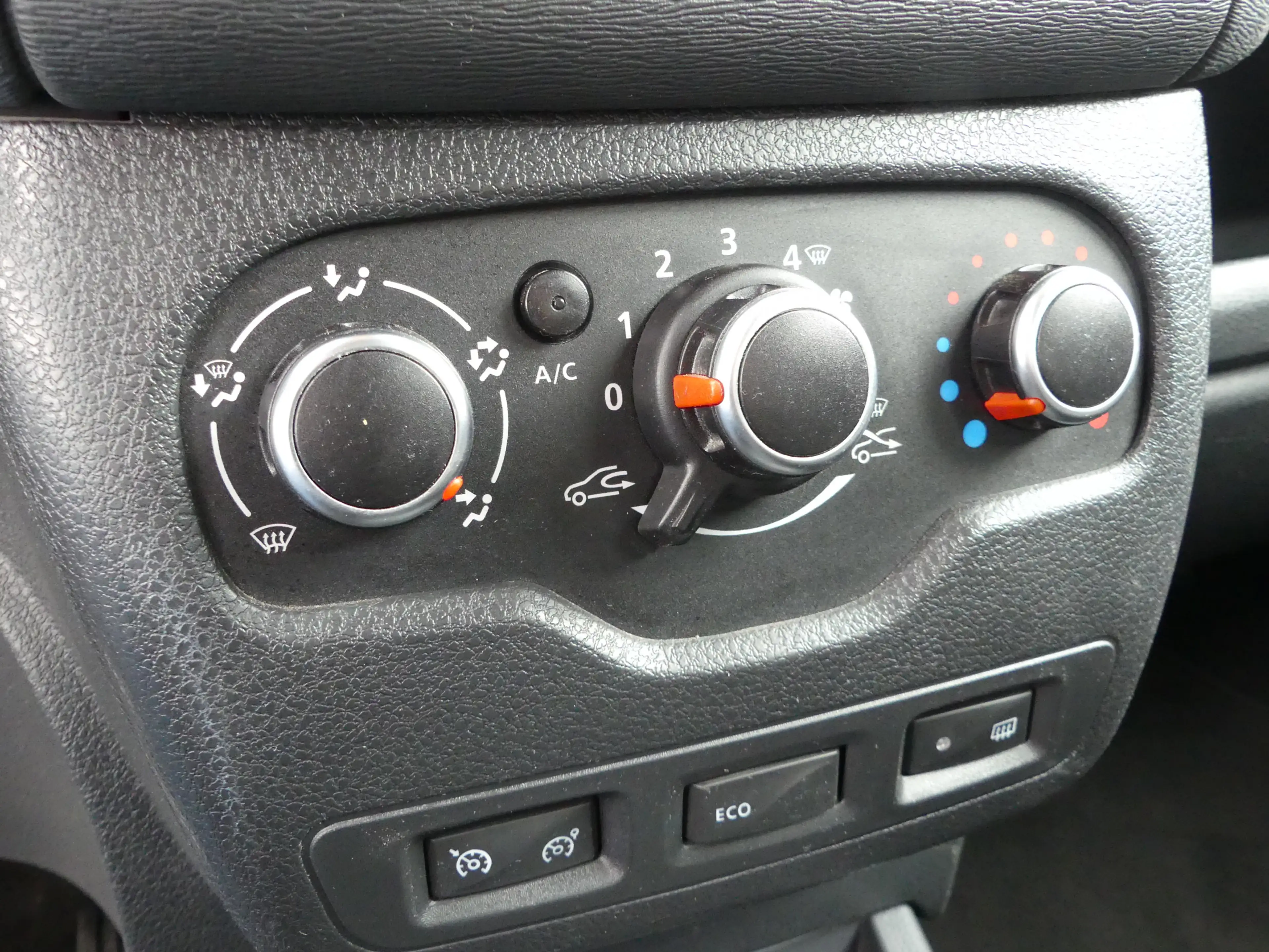 Dacia Dokker Laureate | BLUETOOTH | SHZ | AHK — photo 13