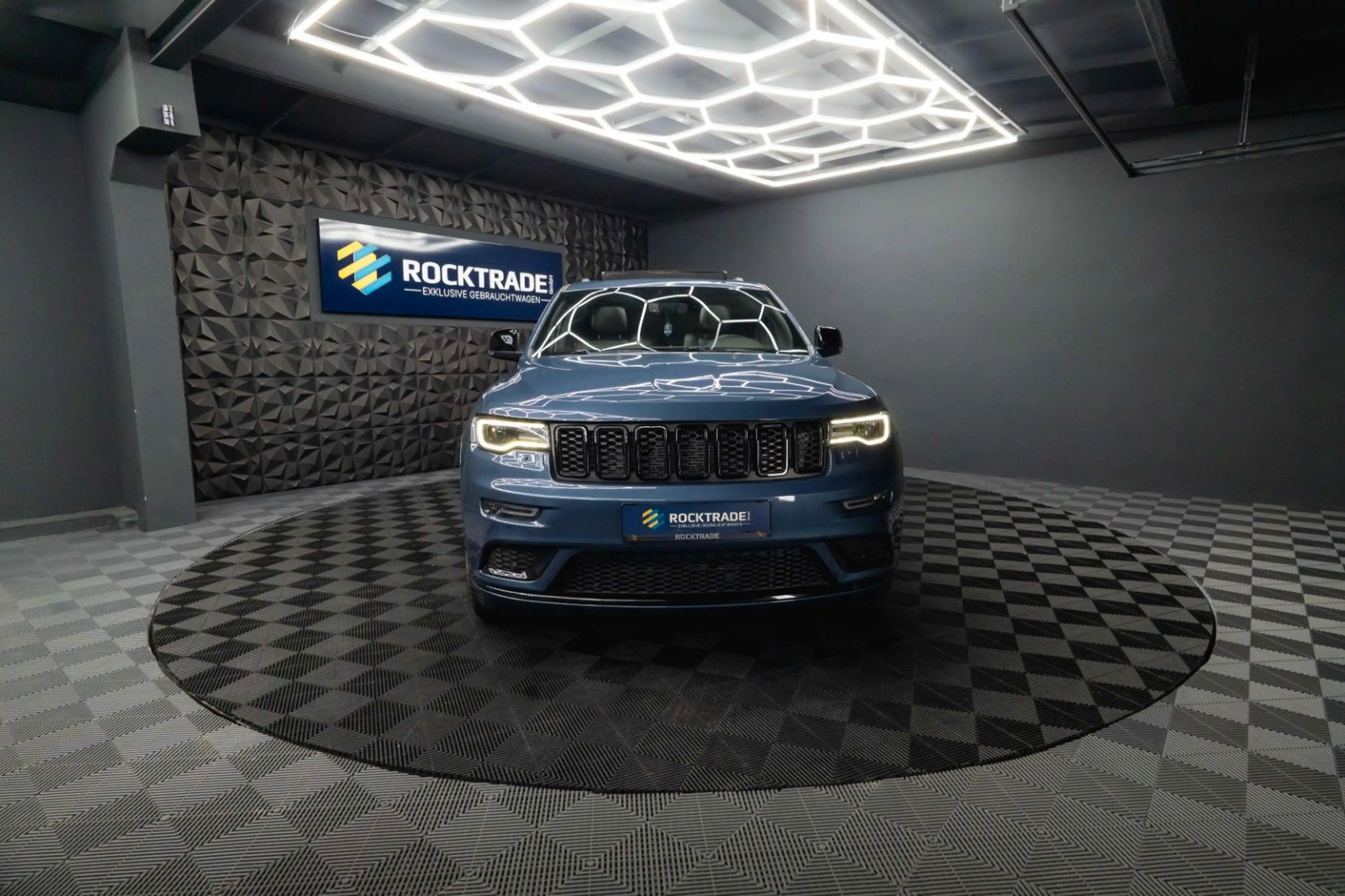 Jeep Grand Cherokee 3.6 4x4 LIMITED X *Pano*LED*19%* — photo 4