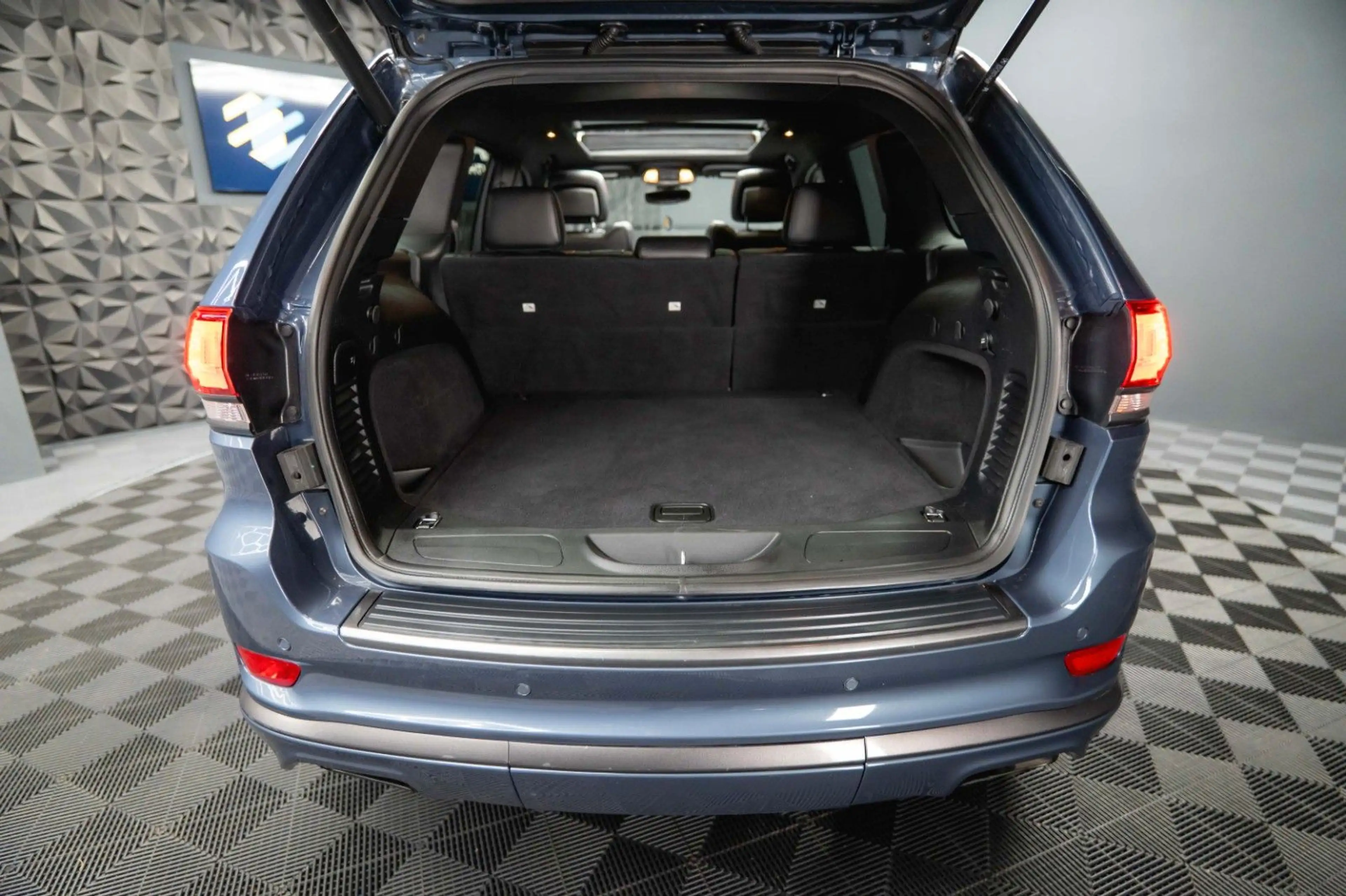 Jeep Grand Cherokee 3.6 4x4 LIMITED X *Pano*LED*19%* — photo 12