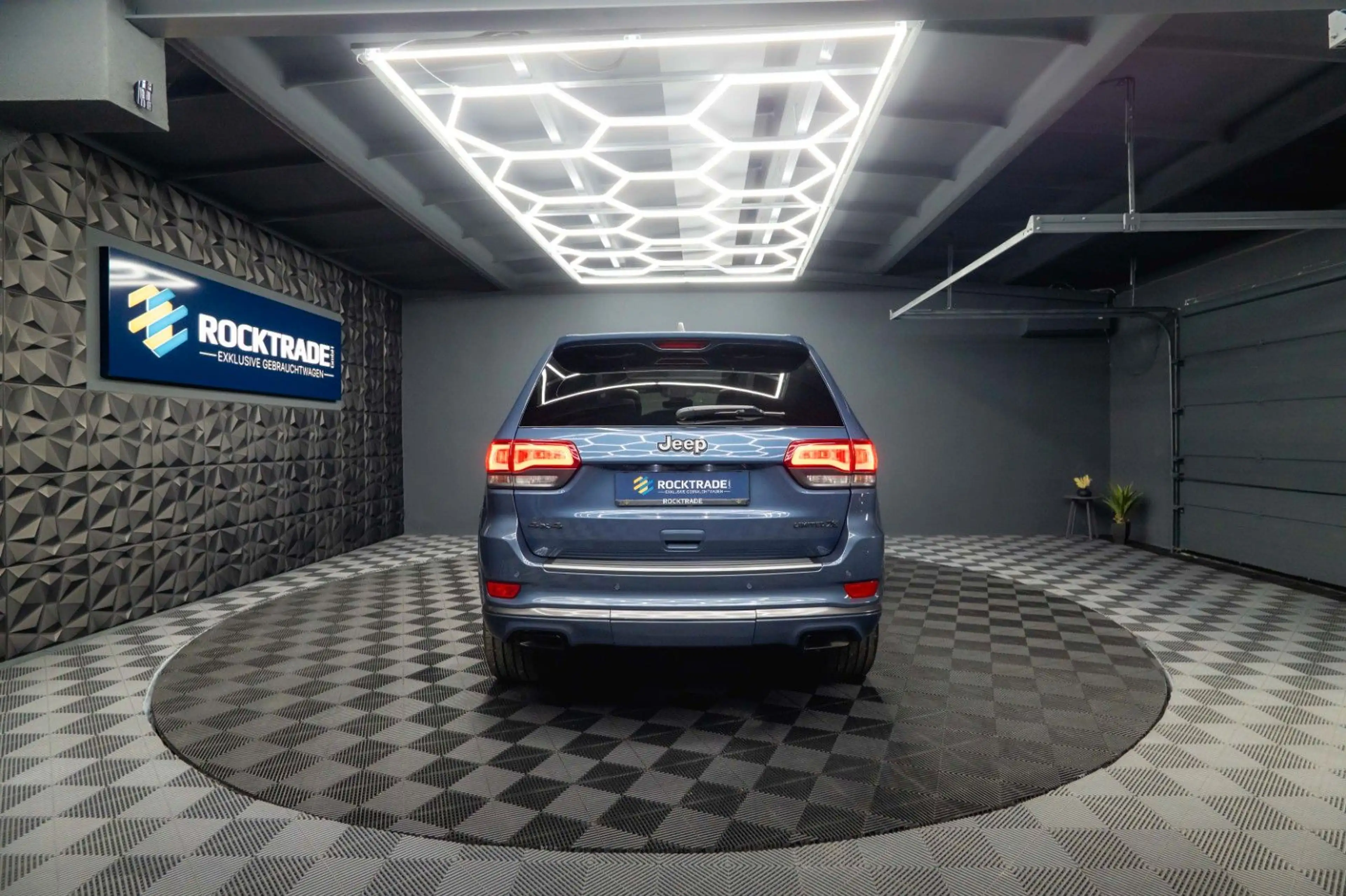 Jeep Grand Cherokee 3.6 4x4 LIMITED X *Pano*LED*19%* — photo 11