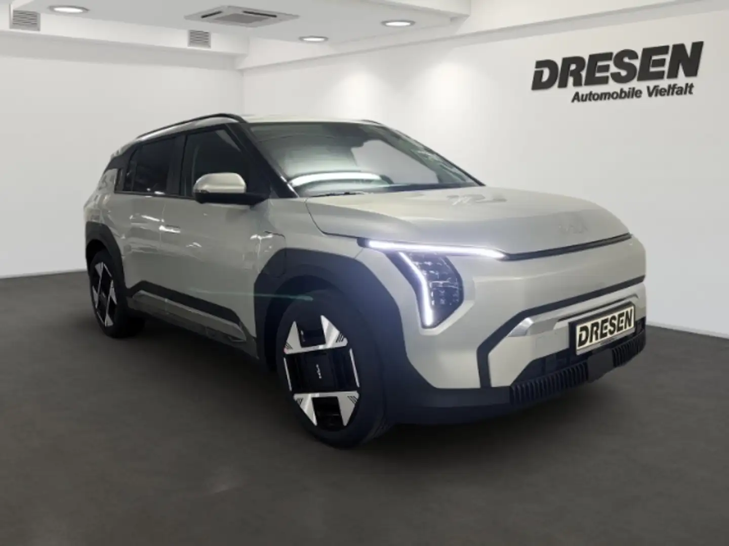 Kia EV3 EARTH 58,3KWH NAVI,360°KAMERA,CARPLAY,SITZHZG,KLIM Ezüst - 2
