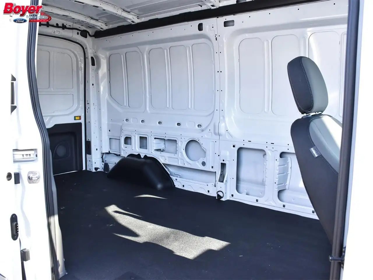Ford Transit Cargo Van снимка Ford Transit Cargo Van