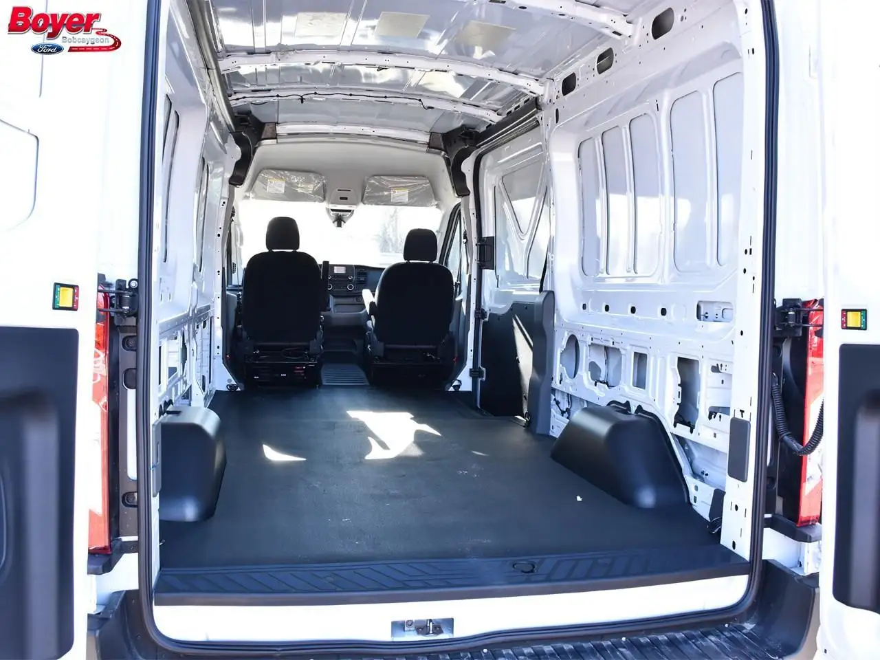 Ford Transit Cargo Van снимка Ford Transit Cargo Van