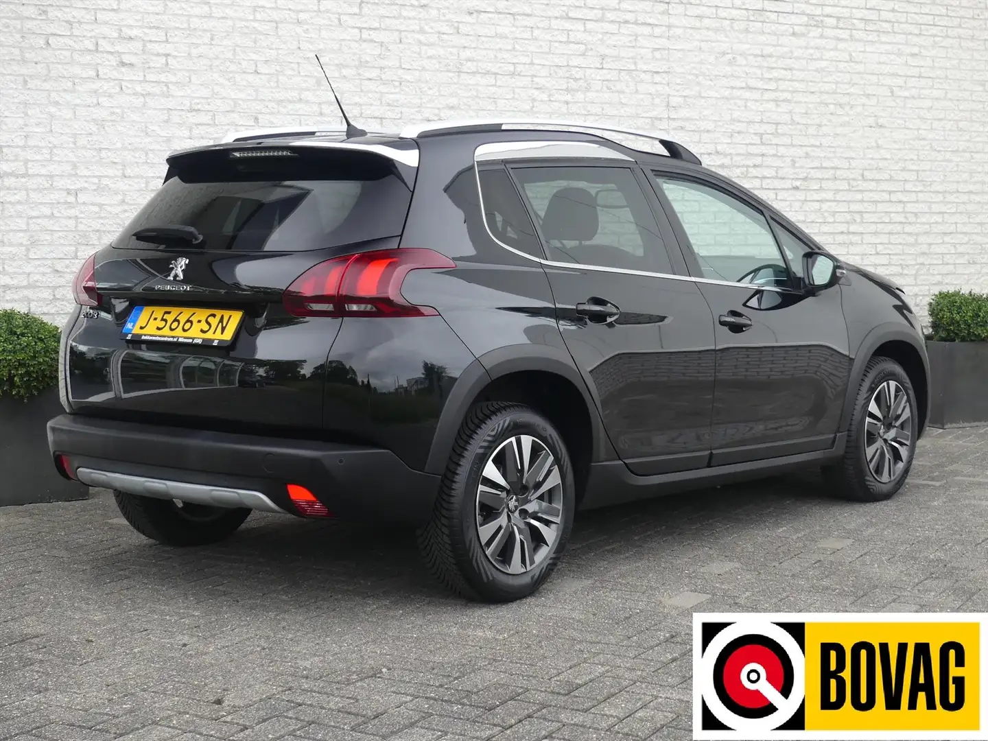 Peugeot 2008 ALLURE 1.2 110PK AUTOMAAT NAVI/CAMERA/CLIMATE/CRUI Zwart - 2