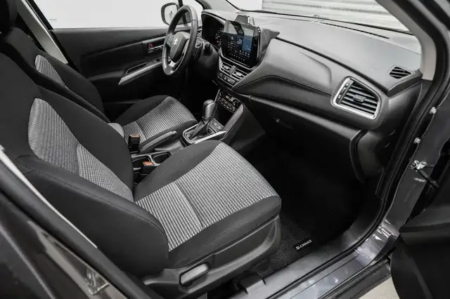 Suzuki S-Cross view 18