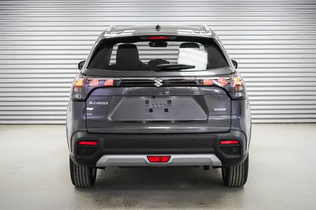 Suzuki S-Cross view 4