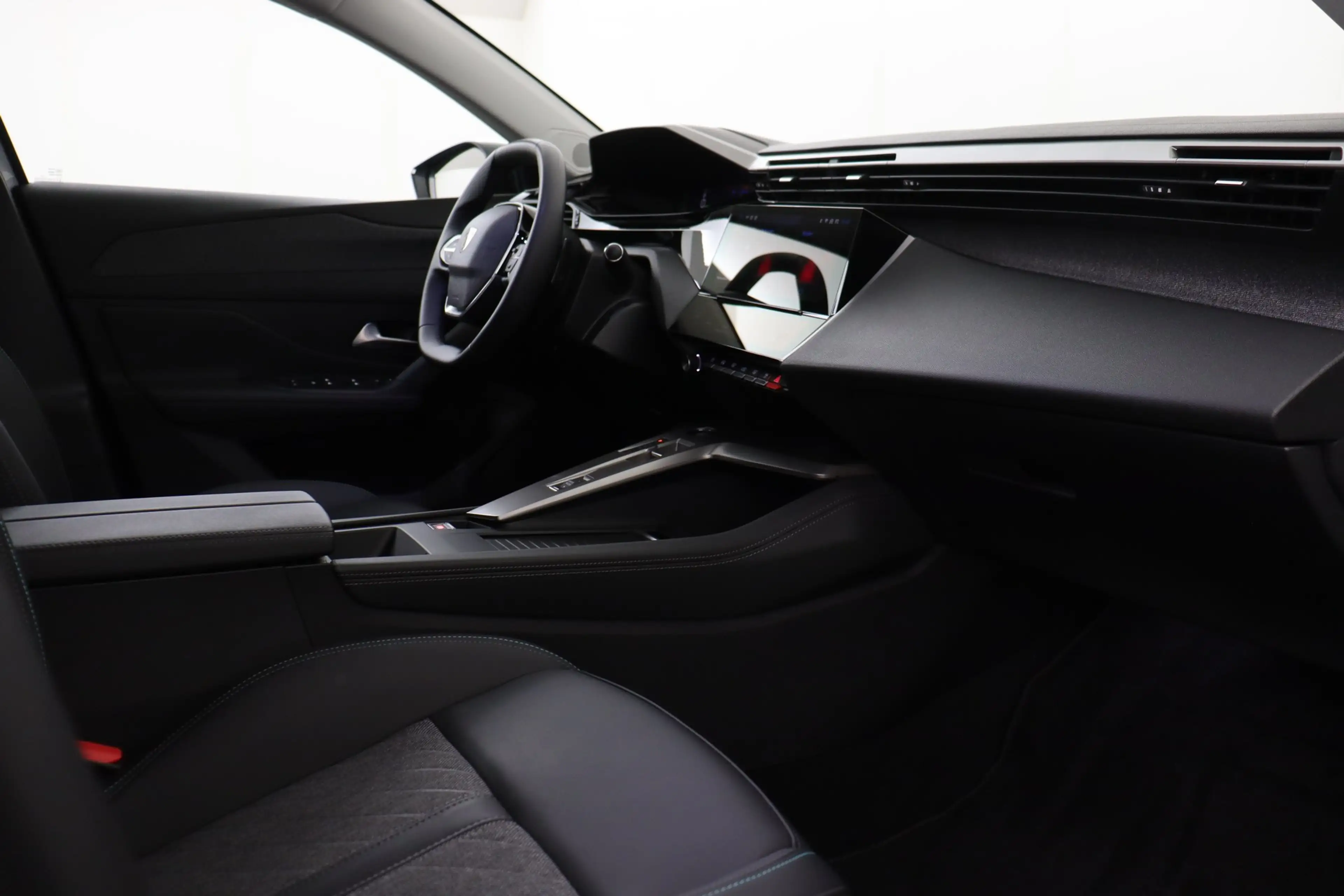 Peugeot 408 1.6 PHEV  EAT8 ALLURE  + A/T + GPS + CARPLAY + CAM — photo 12