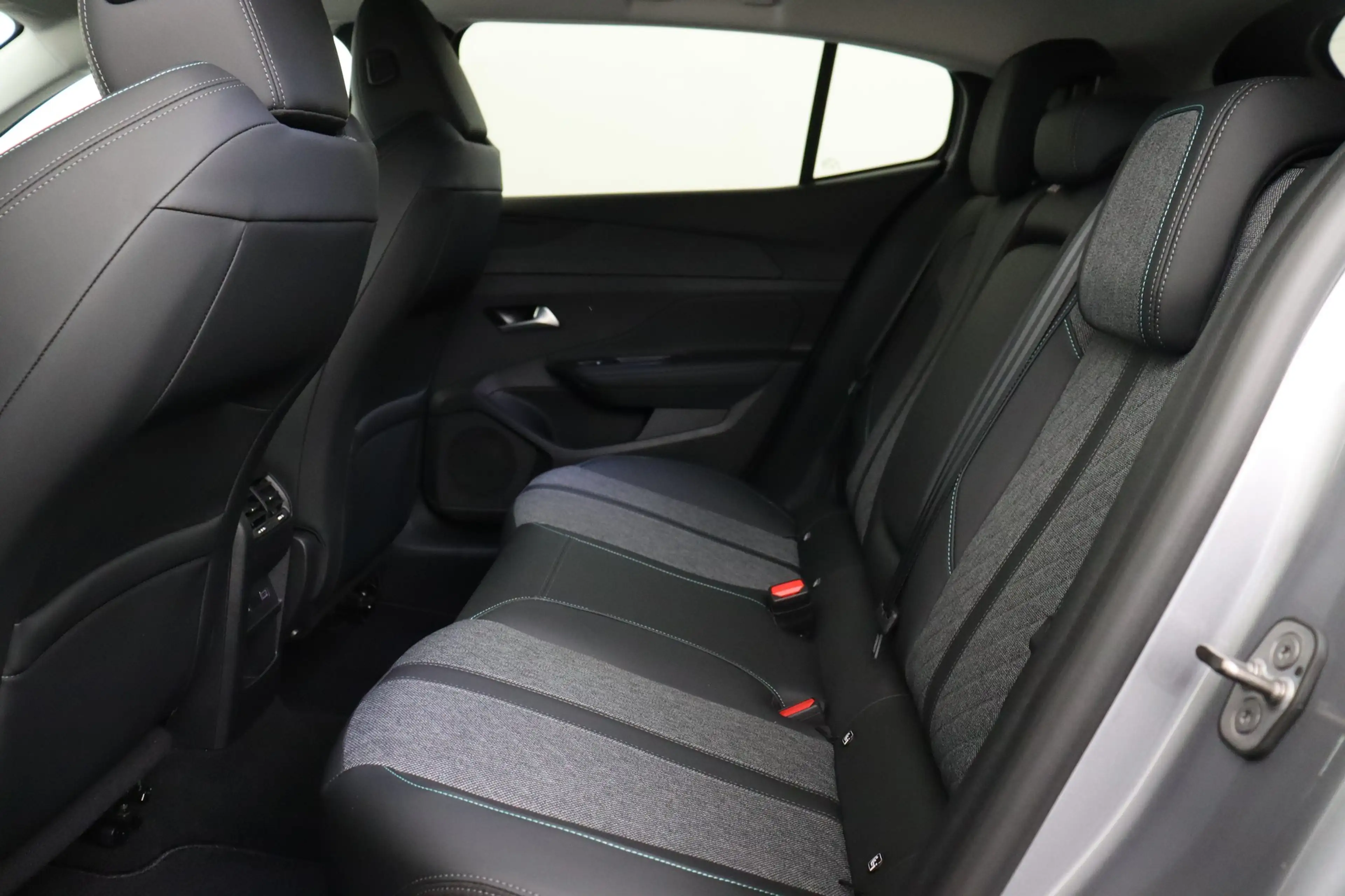 Peugeot 408 1.6 PHEV  EAT8 ALLURE  + A/T + GPS + CARPLAY + CAM — photo 14