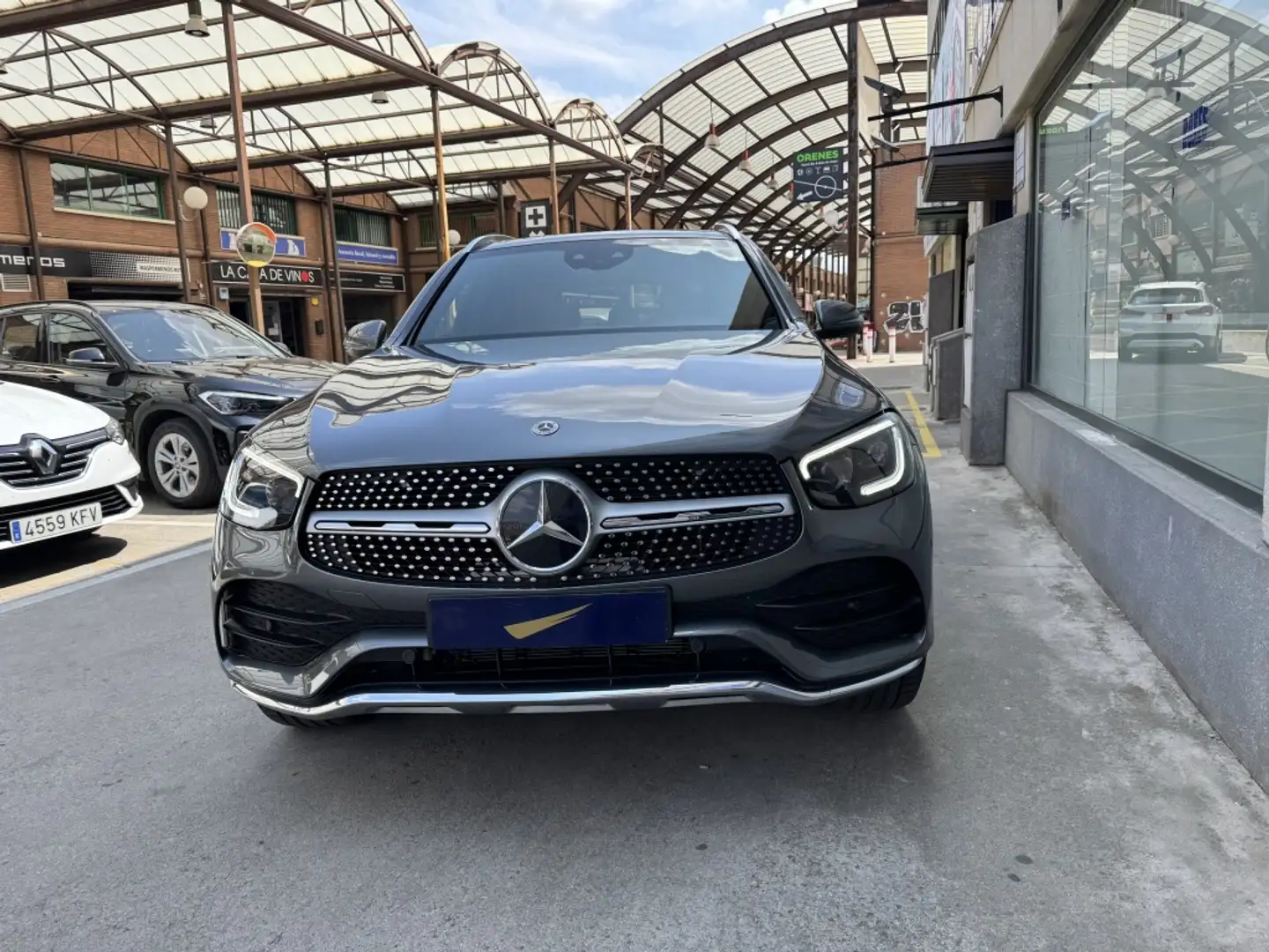 Mercedes-Benz GLC 300 300e 4Matic 9G-Tronic Gris - 2