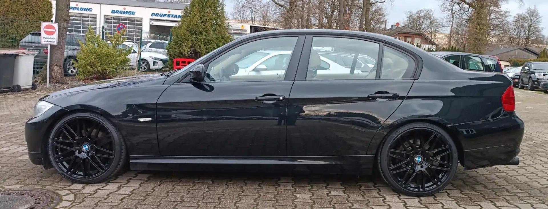 BMW 320 i  Schaltgetriebe Leder Android Auto Zwart - 2