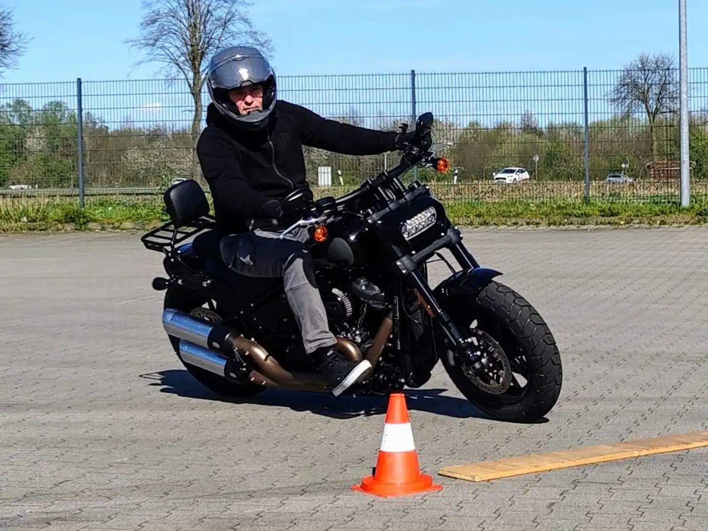 Harley-Davidson Fat Bob Gepflegter Zustand, wenig bewegt Černá - 2
