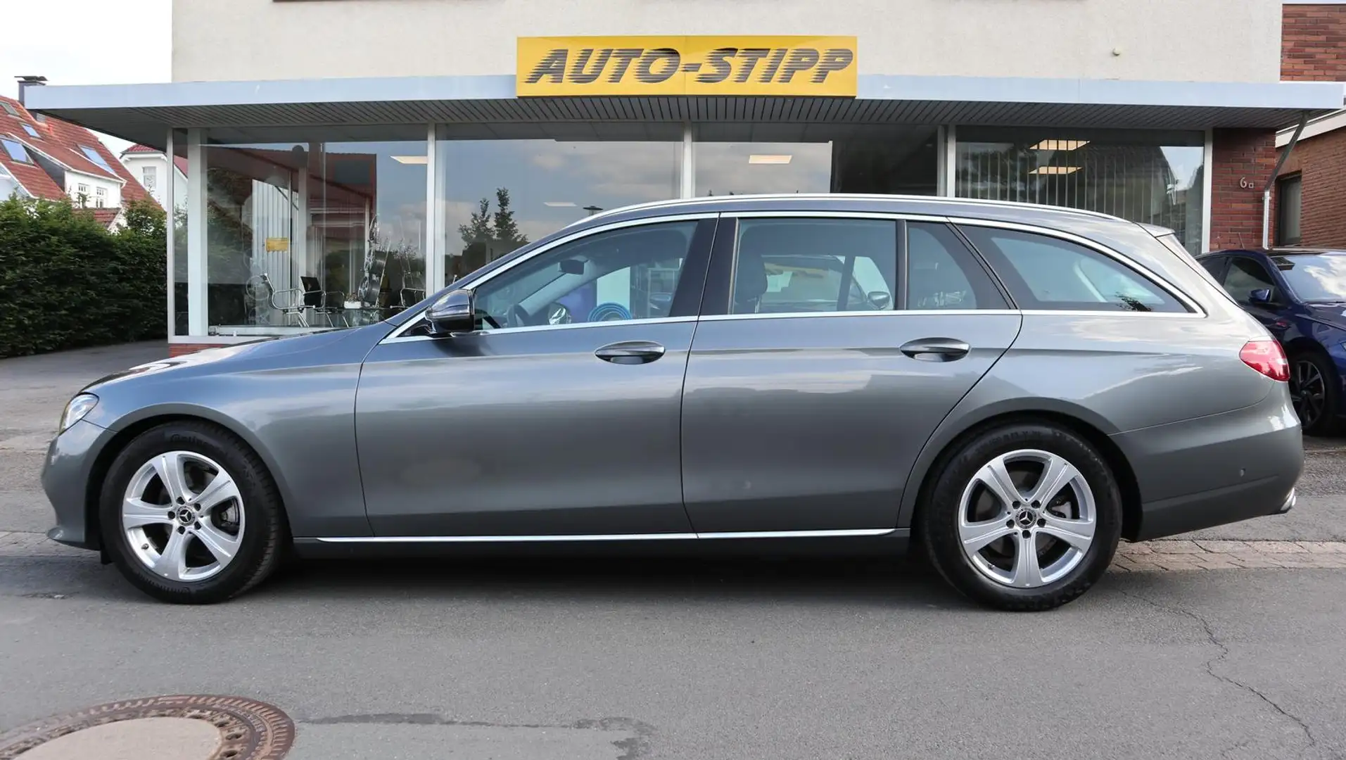 Mercedes-Benz E 220 d T Avantgarde BLIS TEMP RFK LED el. HECKKL Grau - 2