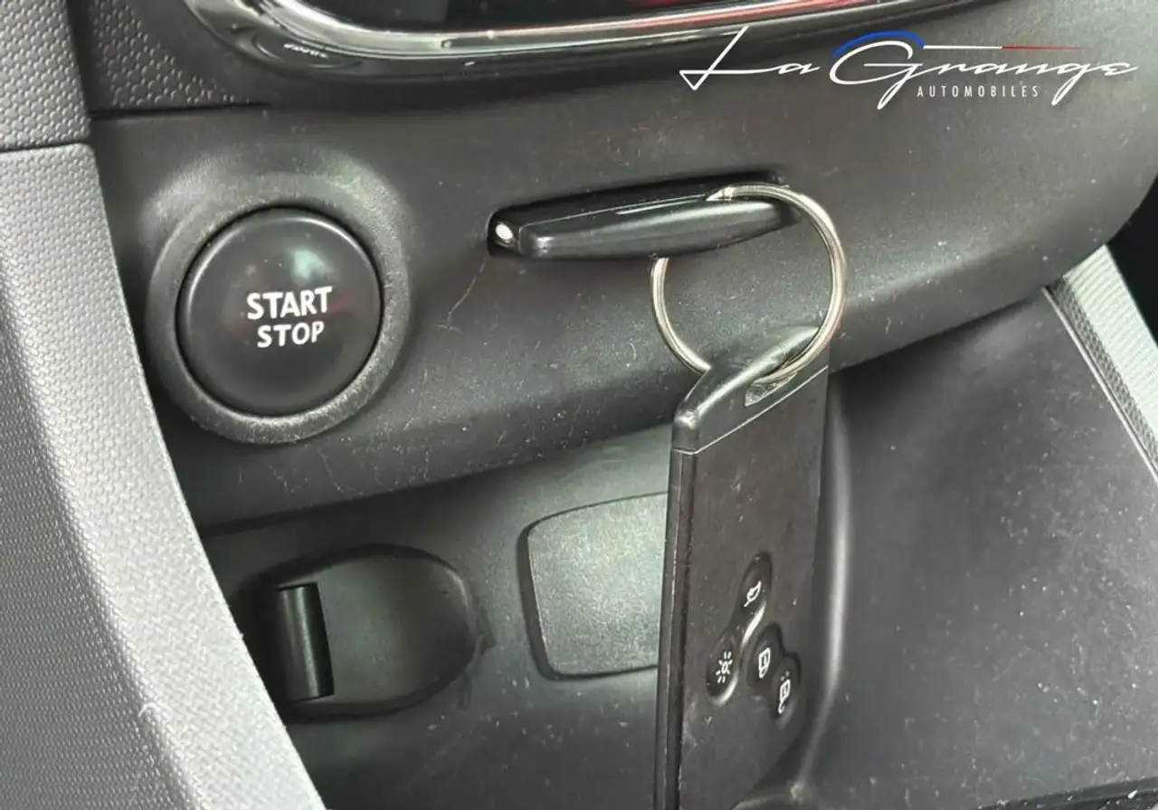 Renault Clio Citadine 5 portes — photo 23