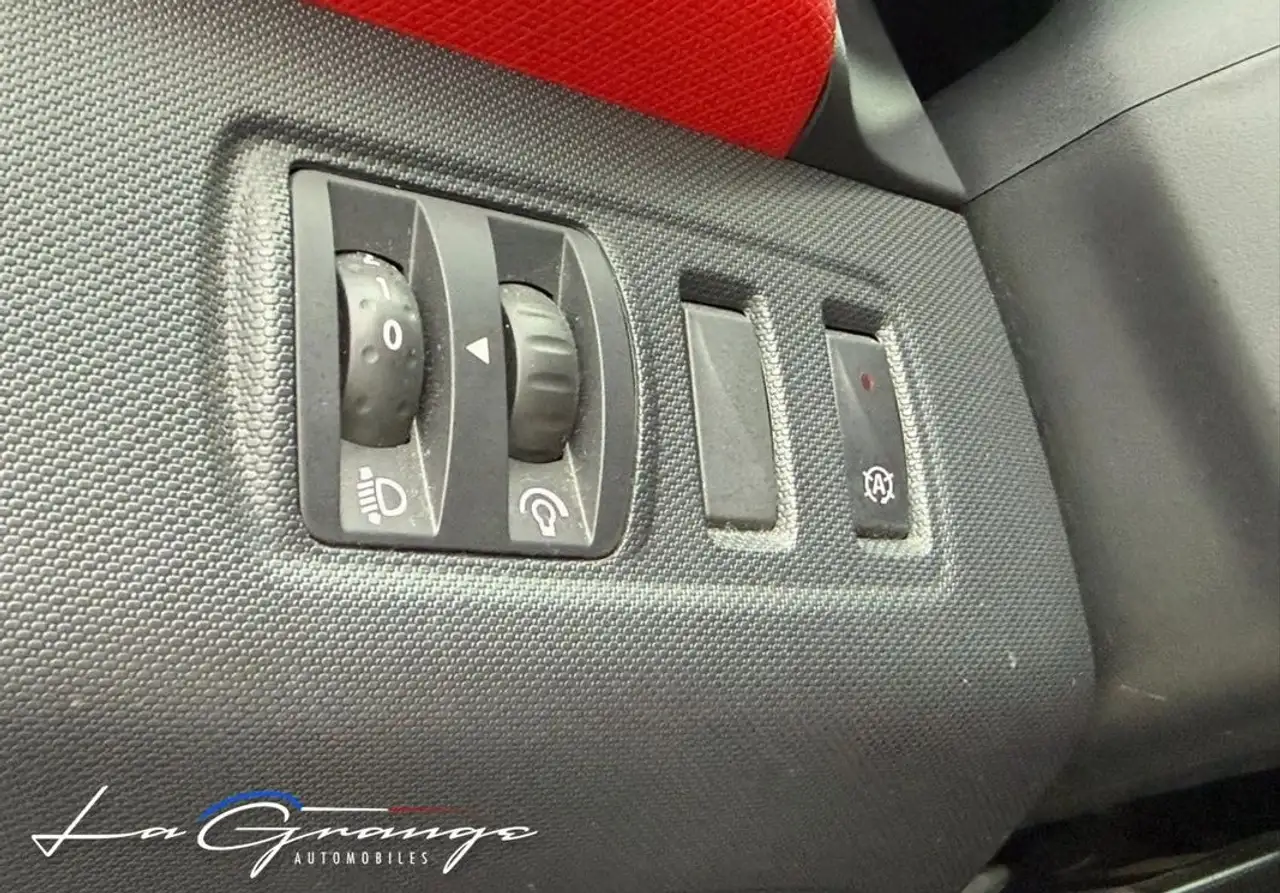 Renault Clio Citadine 5 portes — photo 19