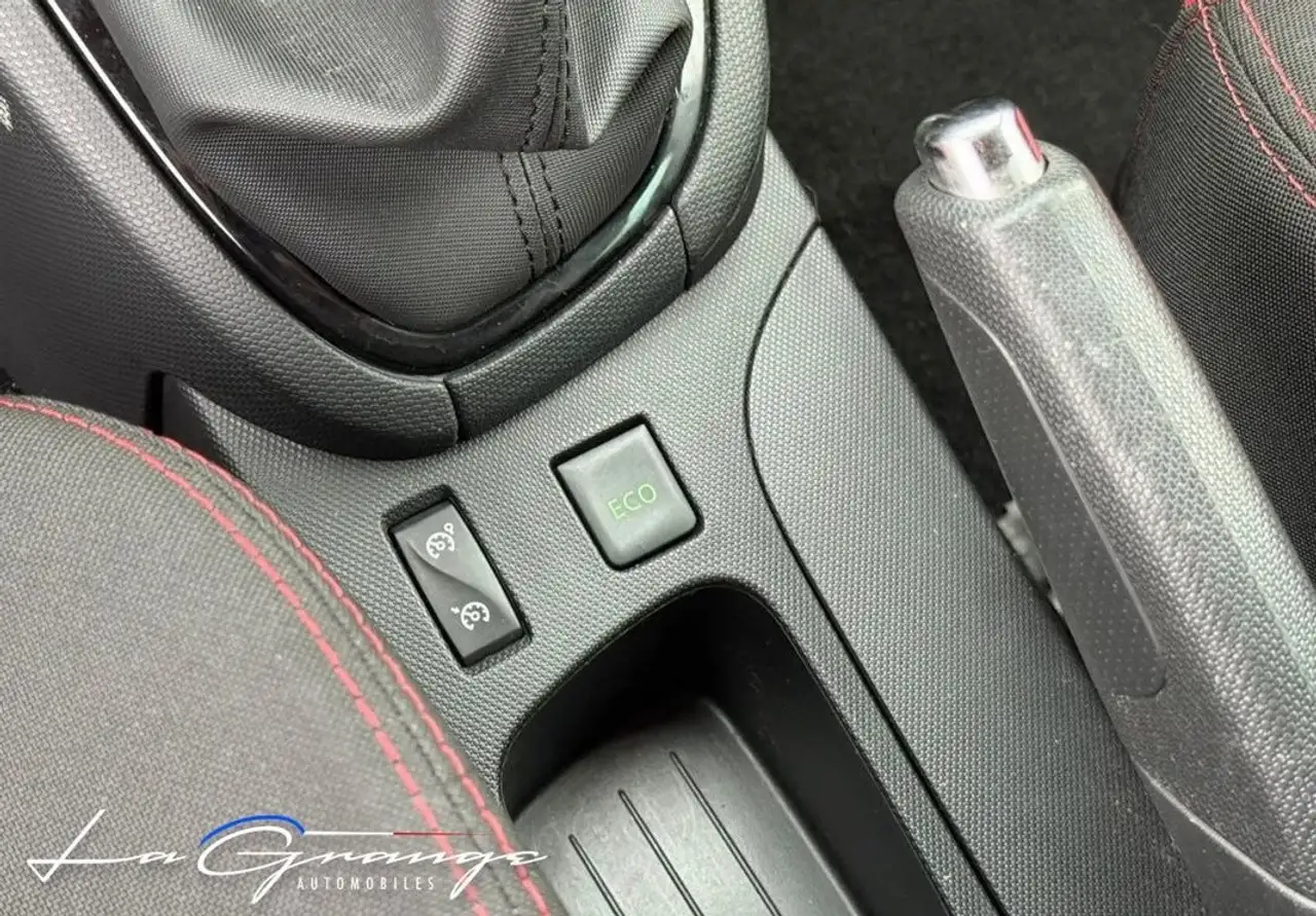 Renault Clio Citadine 5 portes — photo 24