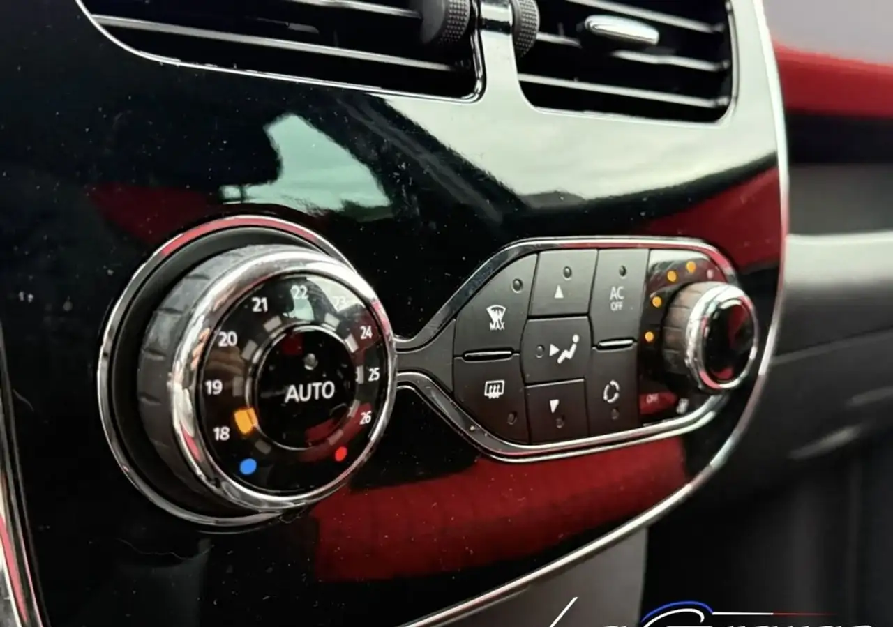 Renault Clio Citadine 5 portes — photo 22