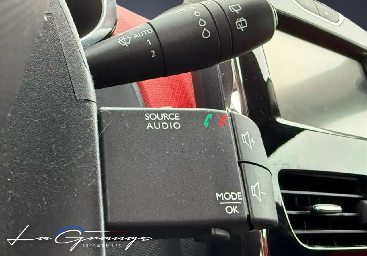 Renault Clio Citadine 5 portes — photo 17