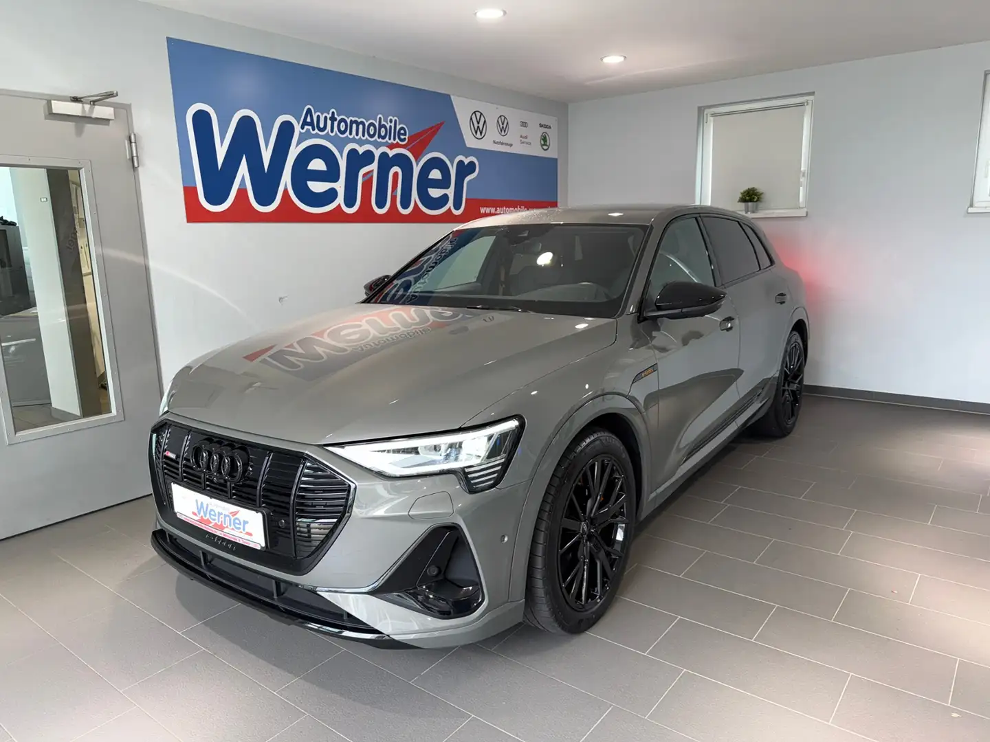 Audi e-tron S line black edition 55 quattro B&O AHK Grau - 2