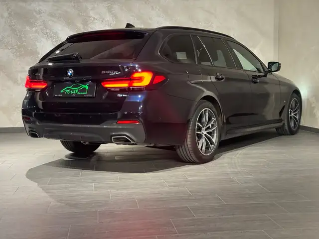 BMW 5 Series view 10