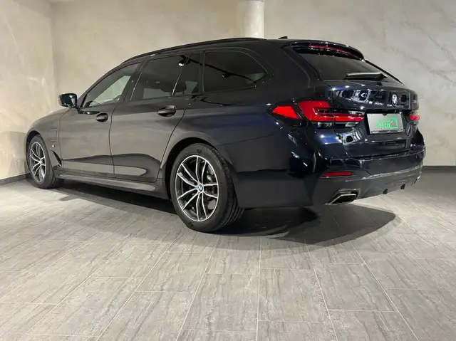 BMW 5 Series view 14