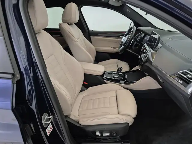 BMW X4 view 11