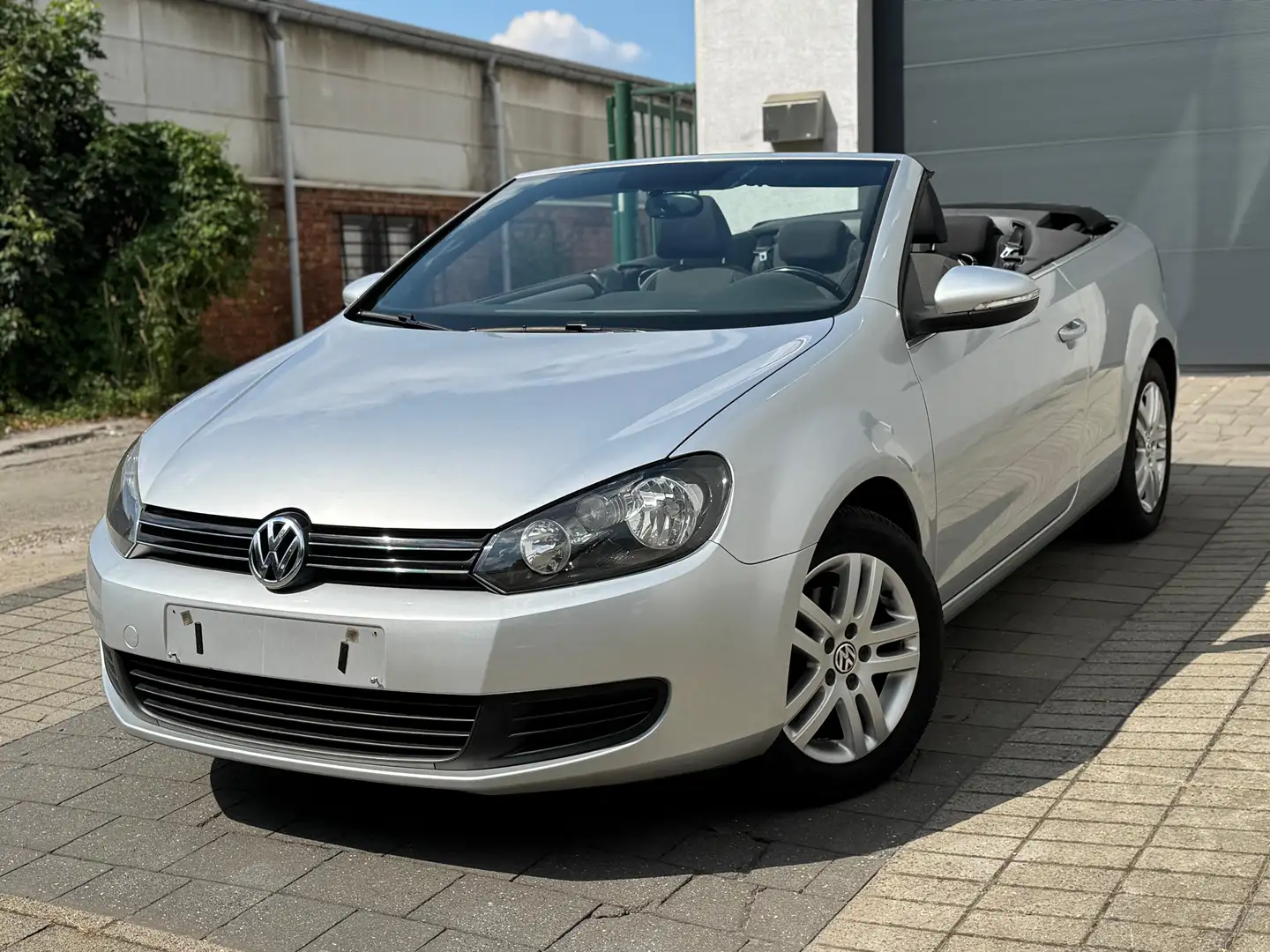 Volkswagen Golf Cabriolet Golf Cabrio 1.6 TDI BlueMotion Technology Life Zilver - 1