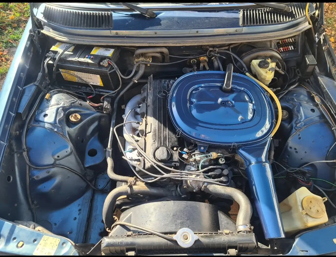 Mercedes-Benz Baureihe 123 230 CE Modrá - 2