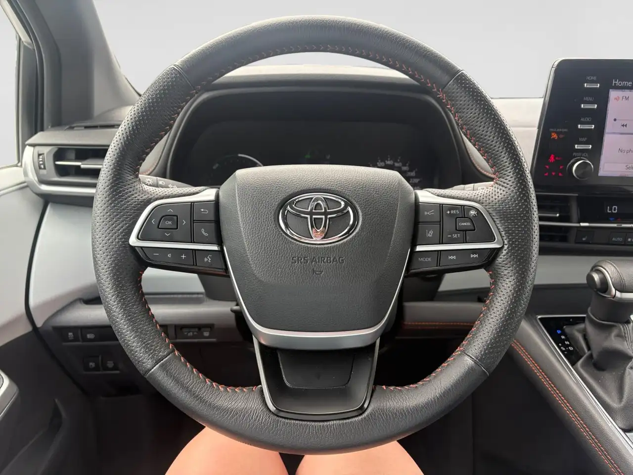 Toyota Sienna снимка Toyota Sienna