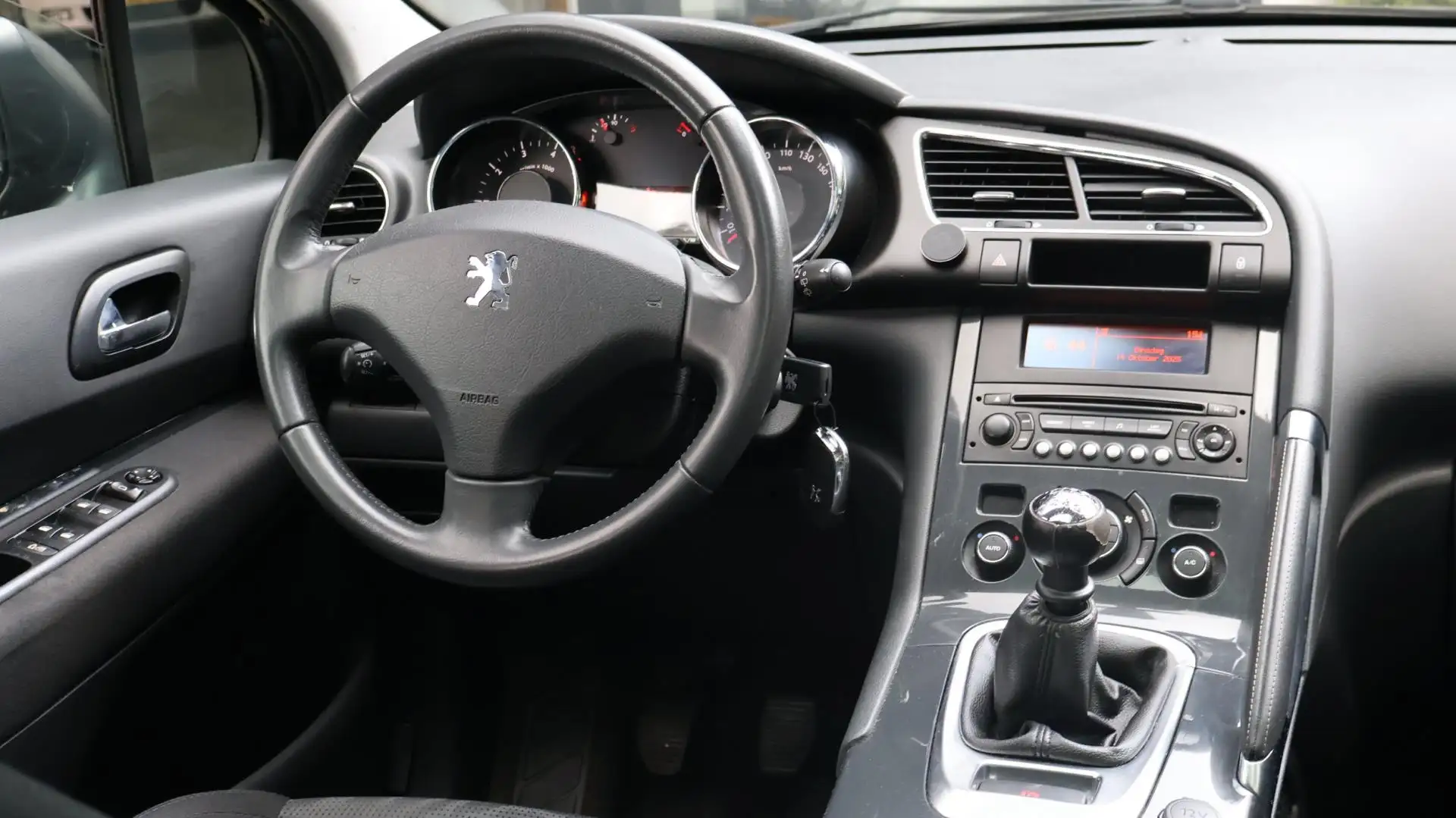 Peugeot 3008 1.6 THP Blue Lease Executive|Pano|PDC|Trekhaak|Cru Zwart - 2