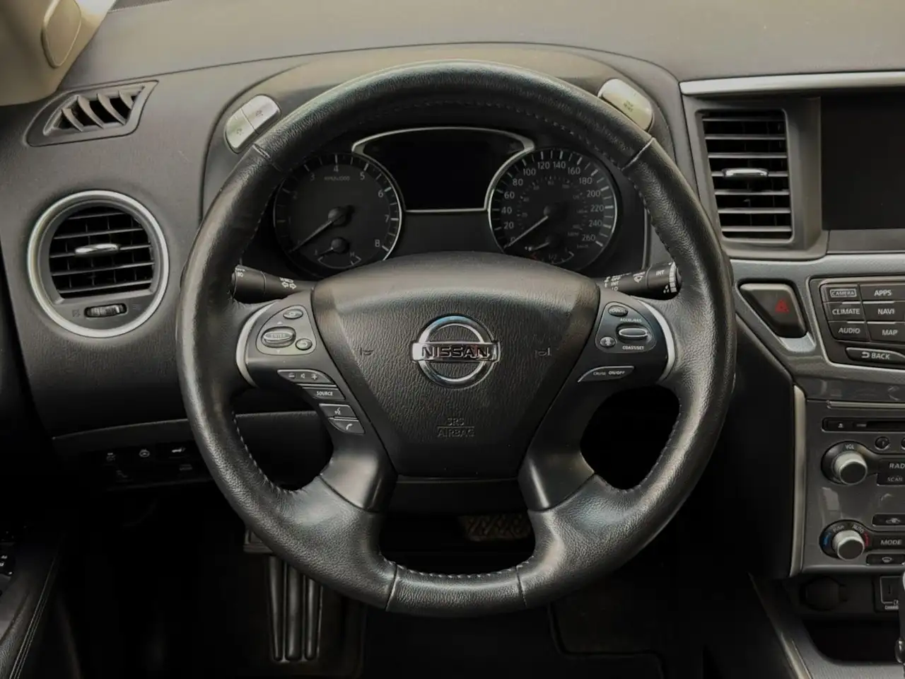 Nissan Pathfinder снимка Nissan Pathfinder