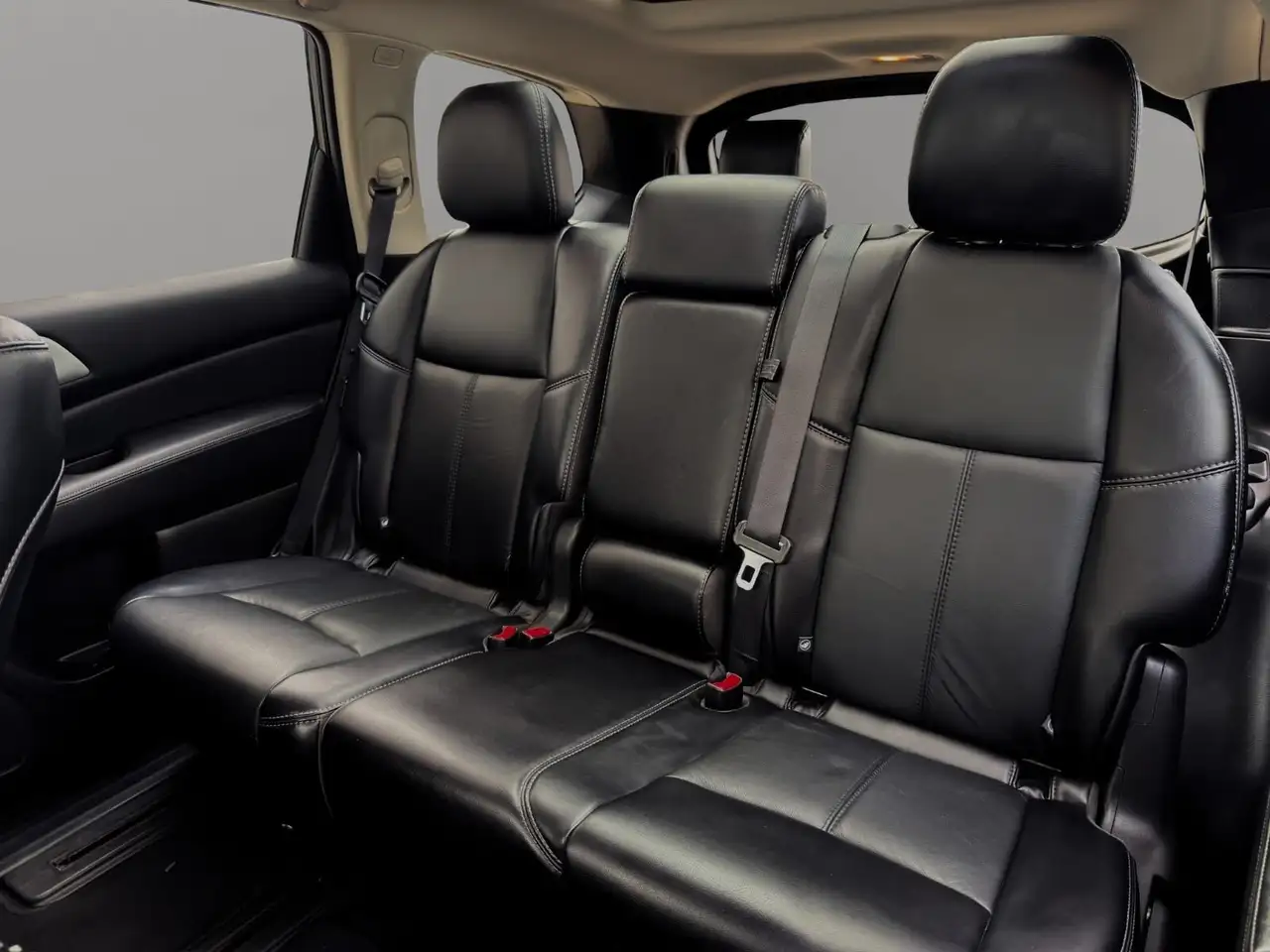 Nissan Pathfinder снимка Nissan Pathfinder