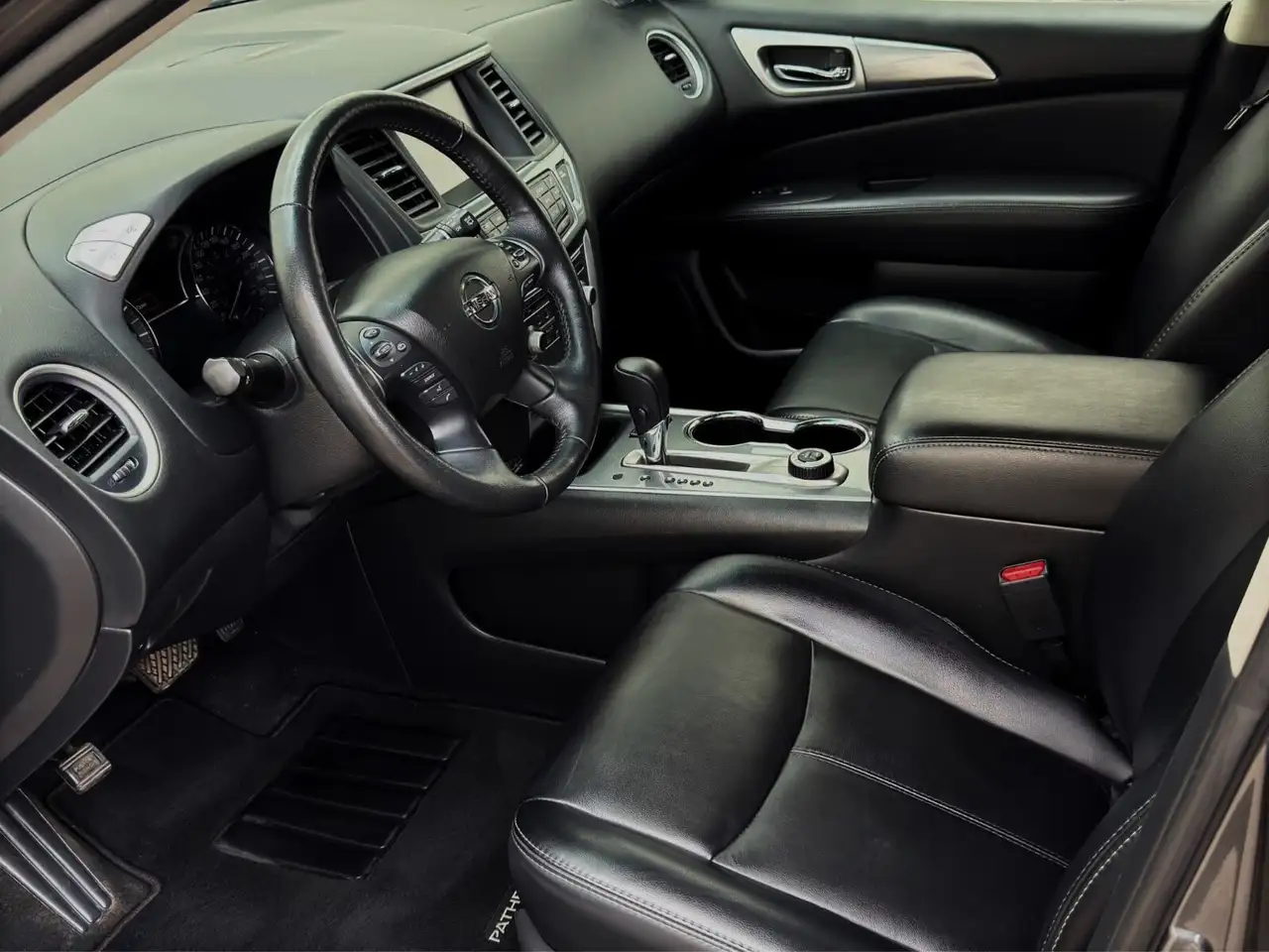 Nissan Pathfinder снимка Nissan Pathfinder