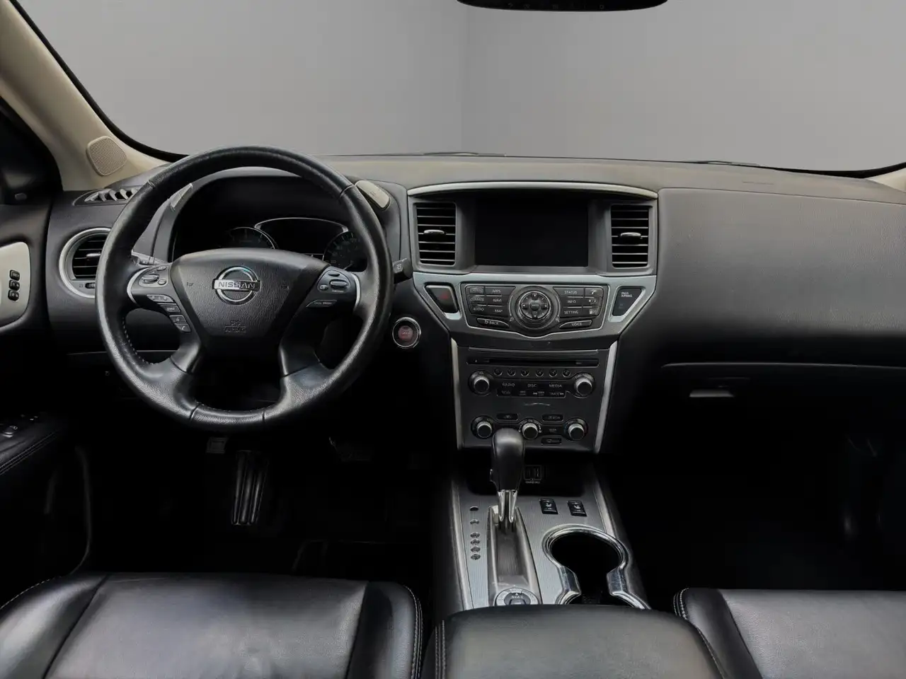 Nissan Pathfinder снимка Nissan Pathfinder